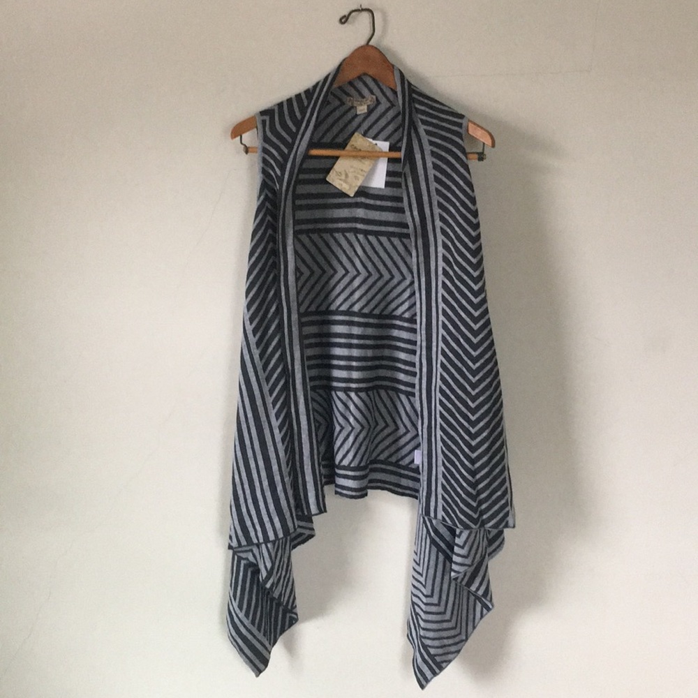 Patterned knit vest